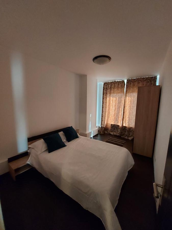 Jolie Suites Braila Bagian luar foto