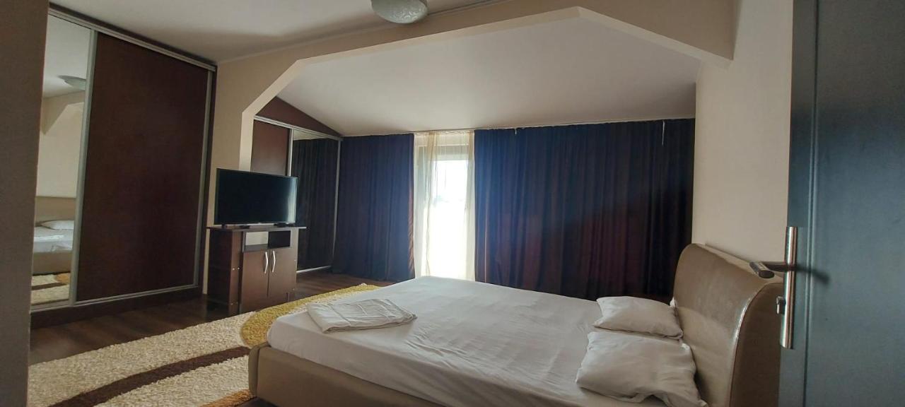 Jolie Suites Braila Bagian luar foto