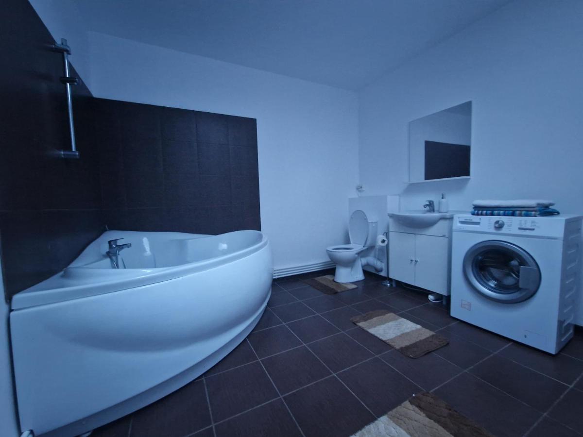 Jolie Suites Braila Bagian luar foto