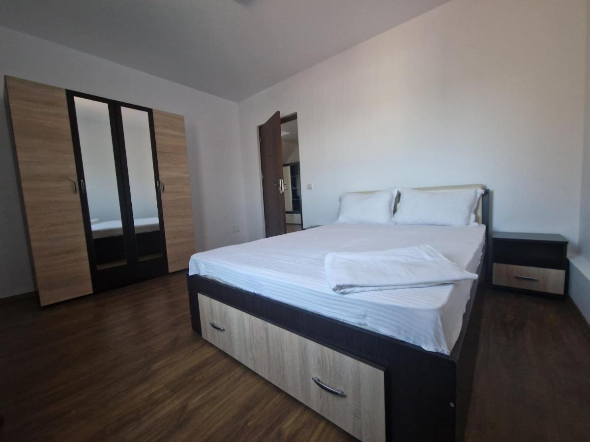 Jolie Suites Braila Bagian luar foto